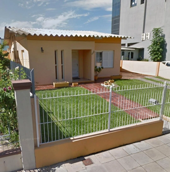 Linda casa com piscina: 2ª foto da galeria de imagens do imóvel