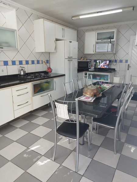 Ampla Residencia com Piscina: 4ª foto da galeria de imagens do imóvel