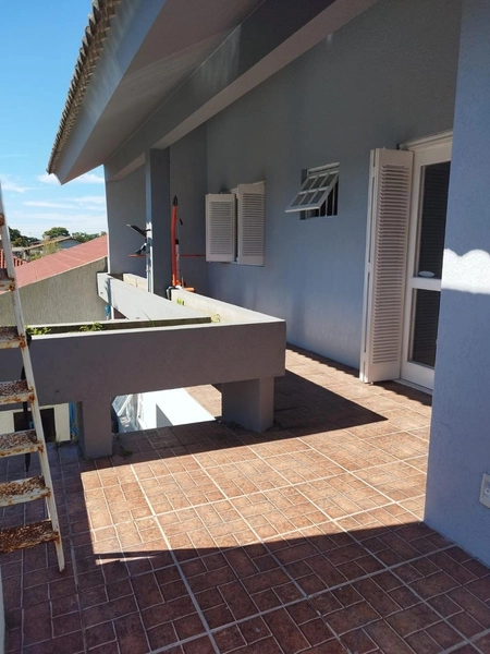 Ampla Residencia com Piscina: 18ª foto da galeria de imagens do imóvel