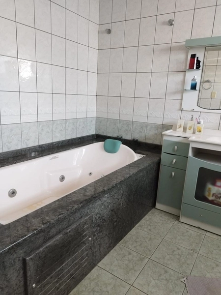 Ampla Residencia com Piscina: 20ª foto da galeria de imagens do imóvel