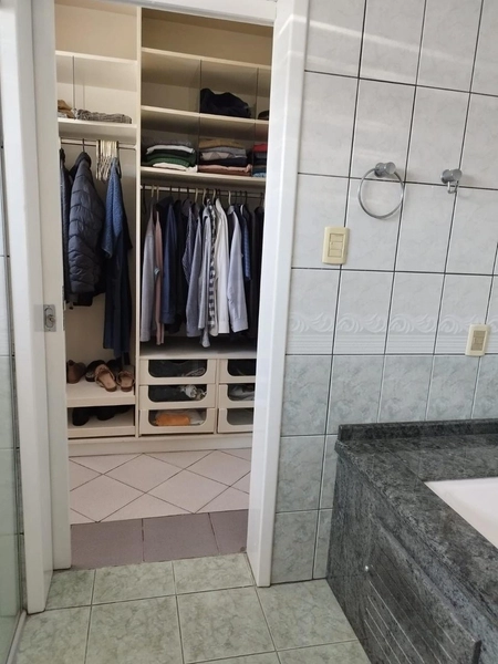 Ampla Residencia com Piscina: 19ª foto da galeria de imagens do imóvel