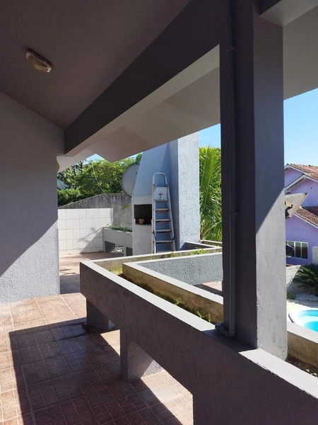 Ampla Residencia com Piscina: 16ª foto da galeria de imagens do imóvel