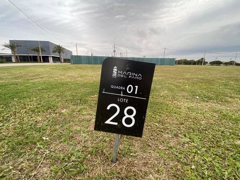 Excelente terreno de esquina em condomínio fechado: 2ª foto da galeria de imagens do imóvel