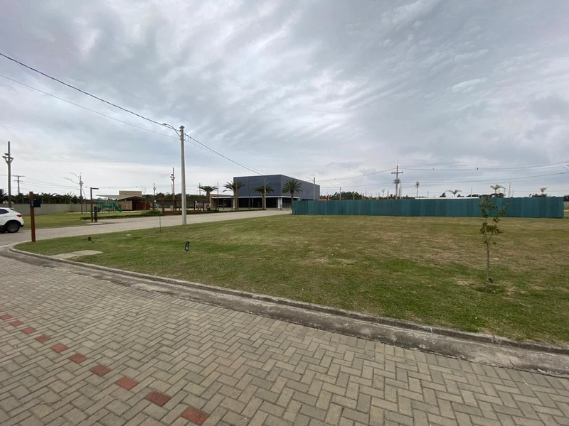 Excelente terreno de esquina em condomínio fechado: 1ª foto da galeria de imagens do imóvel