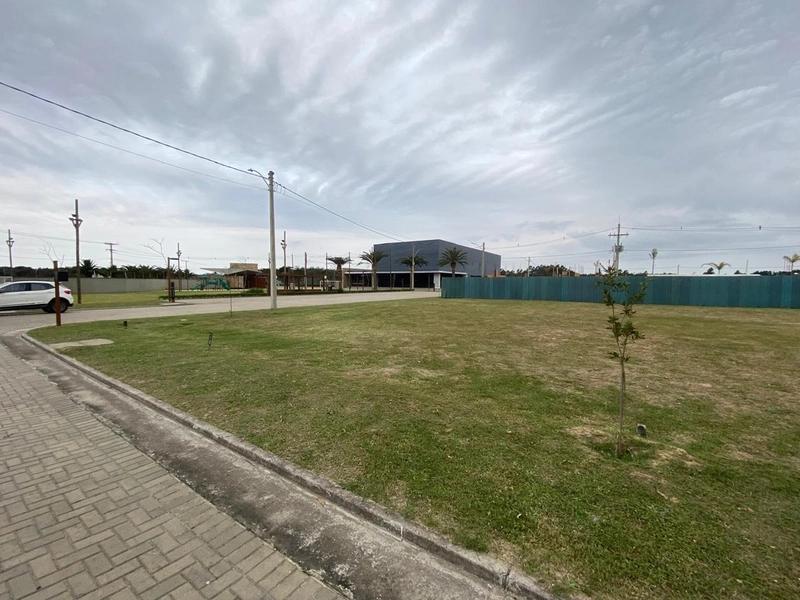 Excelente terreno de esquina em condomínio fechado: 3ª foto da galeria de imagens do imóvel