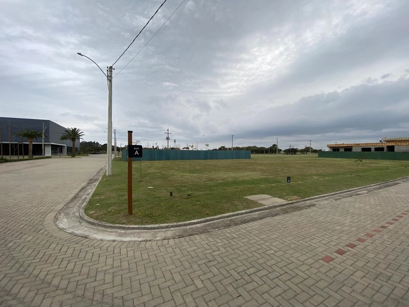 Excelente terreno de esquina em condomínio fechado: 4ª foto da galeria de imagens do imóvel