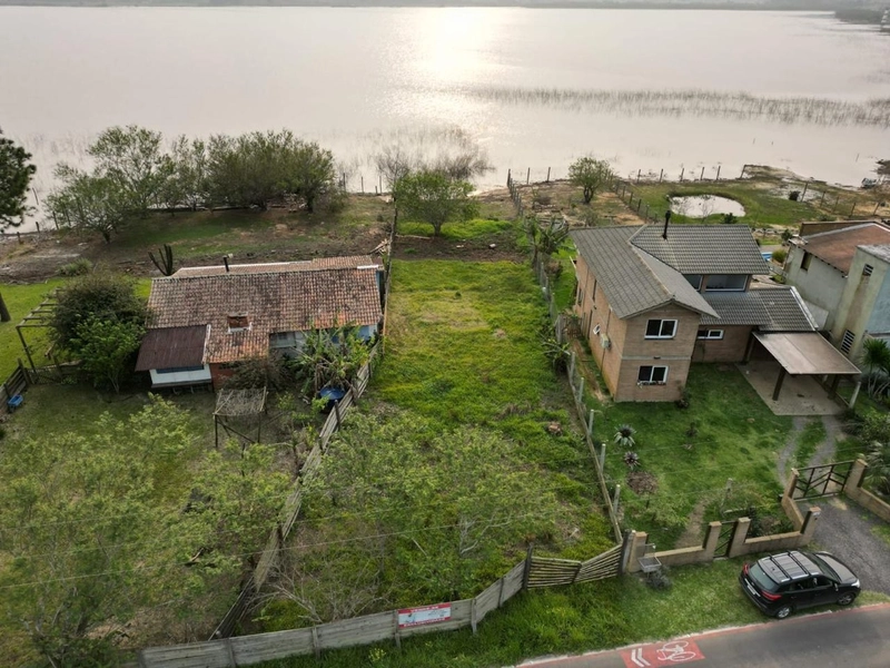 Terreno com bela vista para a Lagoa: 1ª foto da galeria de imagens do imóvel