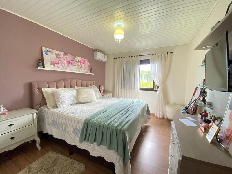 Belíssima casa com piscina: 6ª foto da galeria de imagens do imóvel