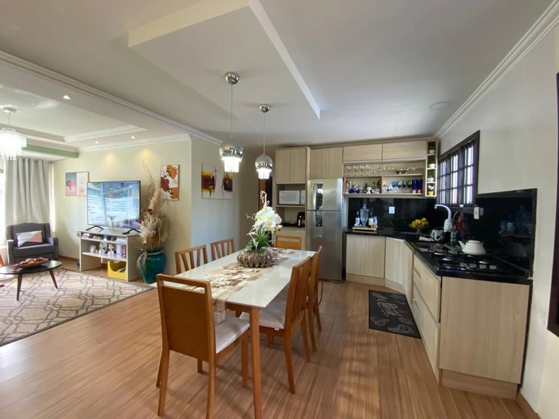 Belíssima casa com piscina: 4ª foto da galeria de imagens do imóvel