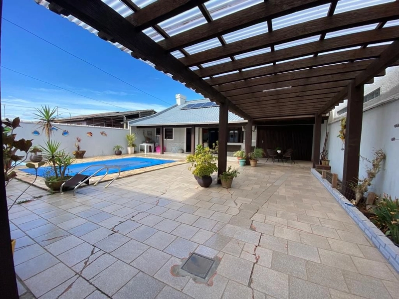 Belíssima casa com piscina: 1ª foto da galeria de imagens do imóvel