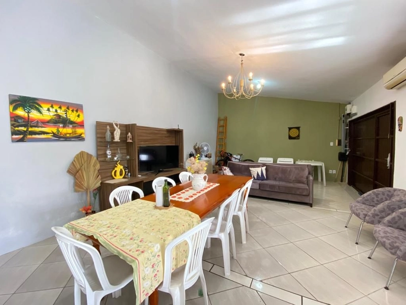Belíssima casa com piscina: 8ª foto da galeria de imagens do imóvel