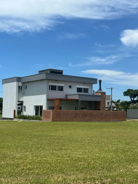 Excelente sobrado alto padrão no Condomínio Marítimo: 1ª foto da galeria de imagens do imóvel