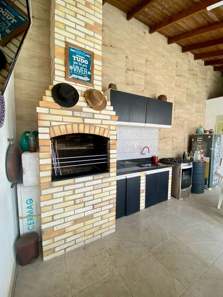 Excelente casa térrea com piscina no bairro Serramar: 3ª foto da galeria de imagens do imóvel