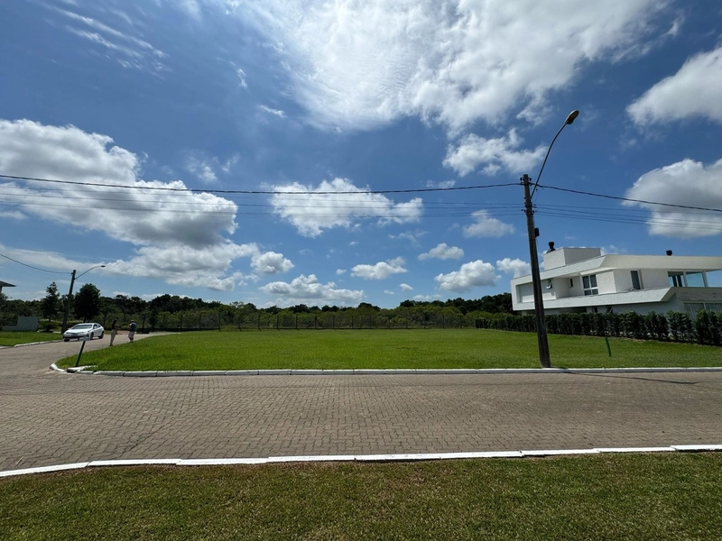 Terreno de esquina no Bellville: 1ª foto da galeria de imagens do imóvel
