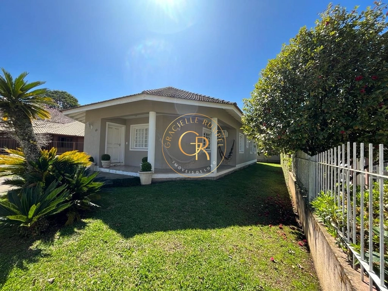 Casa com 4 dormitórios em Gramado!: 2ª foto da galeria de imagens do imóvel