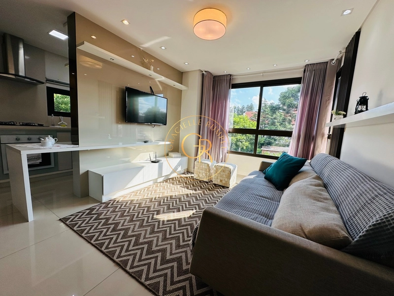 Apartamento mobiliado com 2 dormitórios no centro de Gramado: 1ª foto da galeria de imagens do imóvel