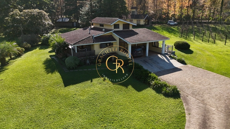 Casa ao lado do Garden Park em Gramado: 1ª foto da galeria de imagens do imóvel