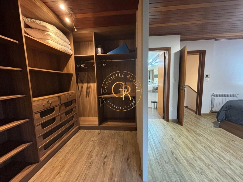 Casa com 04 dormitórios em Bairro Nobre em Canela!: 14ª foto da galeria de imagens do imóvel