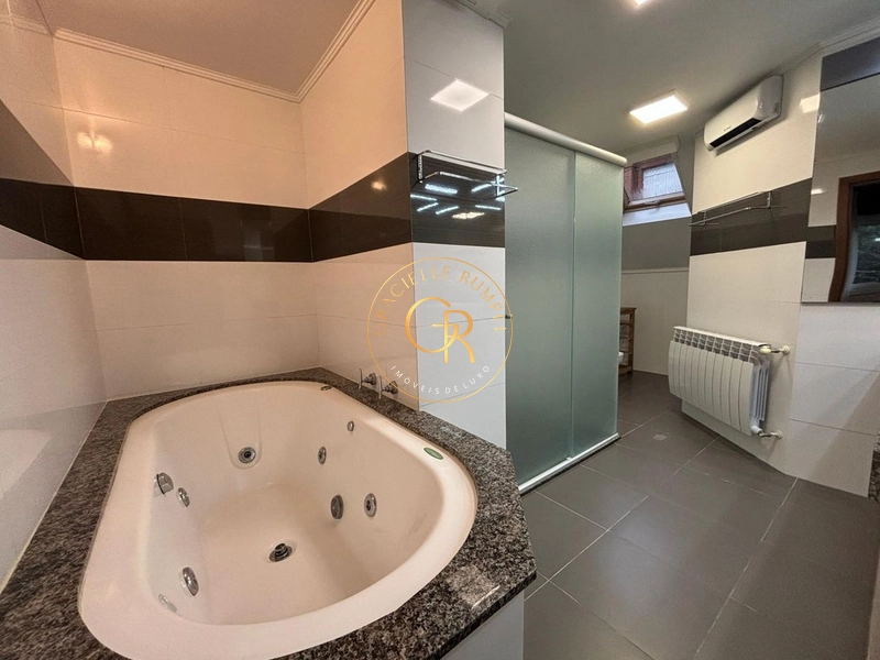 Casa com 04 dormitórios em Bairro Nobre em Canela!: 10ª foto da galeria de imagens do imóvel