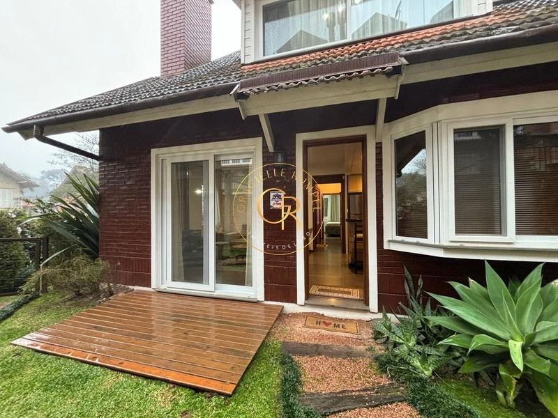 Casa com 04 dormitórios em Bairro Nobre em Canela!: 1ª foto da galeria de imagens do imóvel