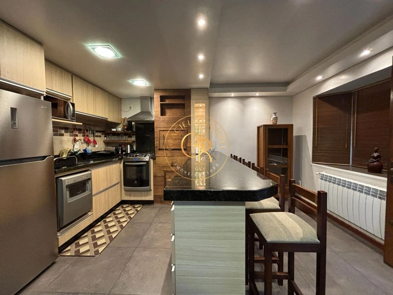 Casa com 04 dormitórios em Bairro Nobre em Canela!: 3ª foto da galeria de imagens do imóvel