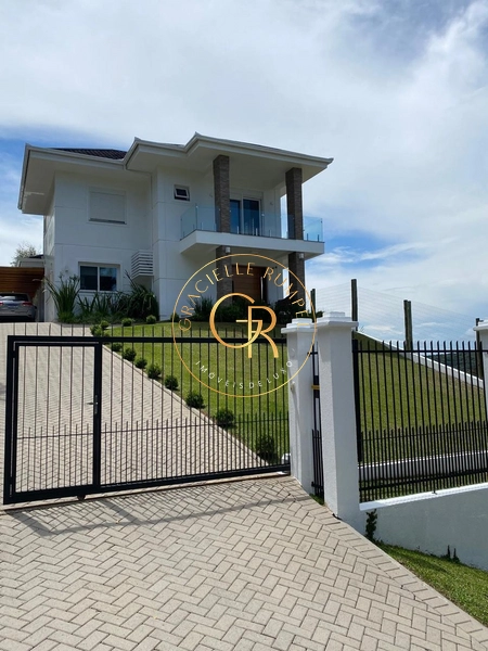Casa Mobiliada e Decorada com 03 dormitórios em Gramado!: 2ª foto da galeria de imagens do imóvel