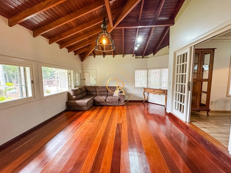 Casa com 04 dormitórios em Bairro Charmoso em Gramado: 14ª foto da galeria de imagens do imóvel