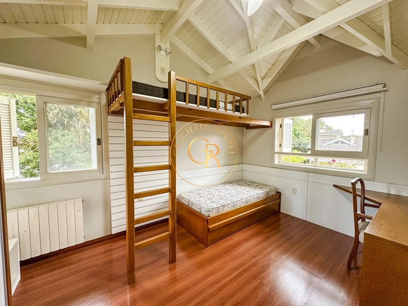 Casa com 04 dormitórios em Bairro Charmoso em Gramado: 31ª foto da galeria de imagens do imóvel