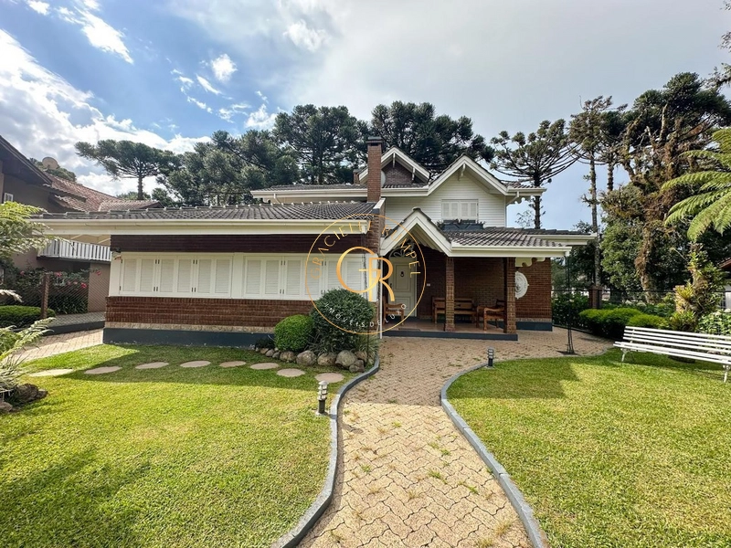 Casa com 04 dormitórios em Bairro Charmoso em Gramado: 5ª foto da galeria de imagens do imóvel