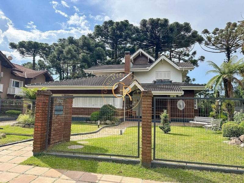 Casa com 04 dormitórios em Bairro Charmoso em Gramado: 1ª foto da galeria de imagens do imóvel