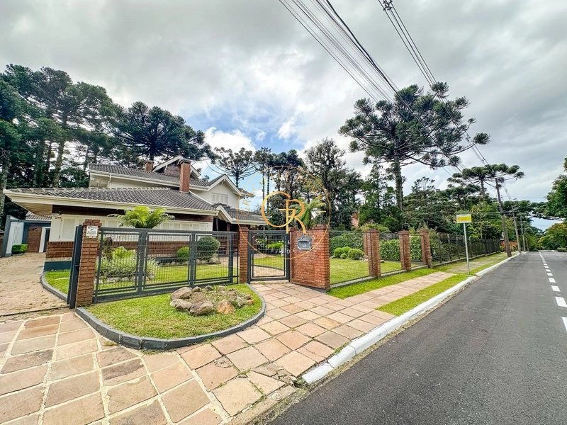 Casa com 04 dormitórios em Bairro Charmoso em Gramado: 4ª foto da galeria de imagens do imóvel