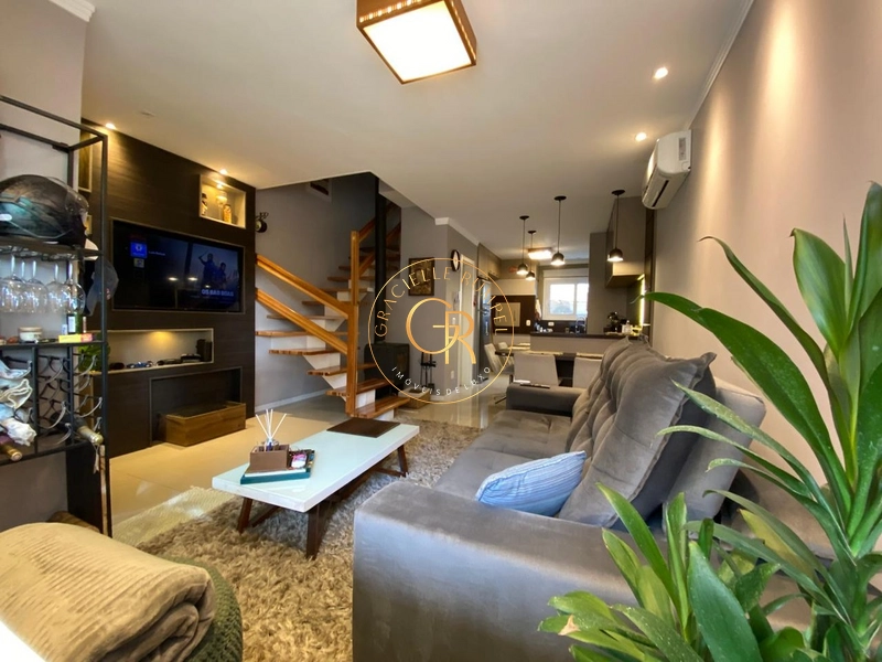 Casa Geminada com 03 quartos, Mobiliada em Canela