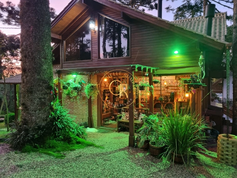 Excelente residência em meio à natureza, a apenas 4 minutos do centro: 9ª foto da galeria de imagens do imóvel