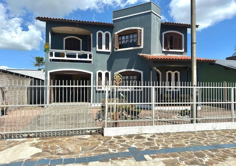 Lindo sobrado a poucos metros do mar, em ótima localização: 2ª foto da galeria de imagens do imóvel