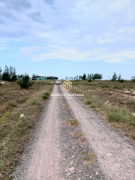 Terreno a poucos passos do mar: 2ª foto da galeria de imagens do imóvel