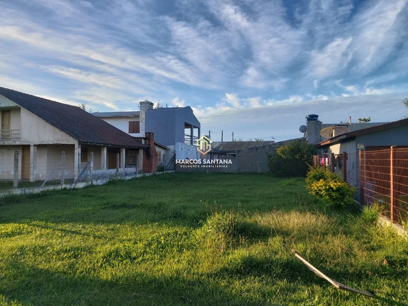 Terreno a poucos metros do mar: 1ª foto da galeria de imagens do imóvel