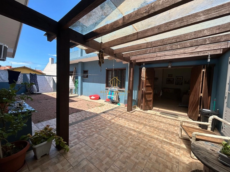 Casa na Praia de Atlântida Sul, 5 dormitórios: 13ª foto da galeria de imagens do imóvel