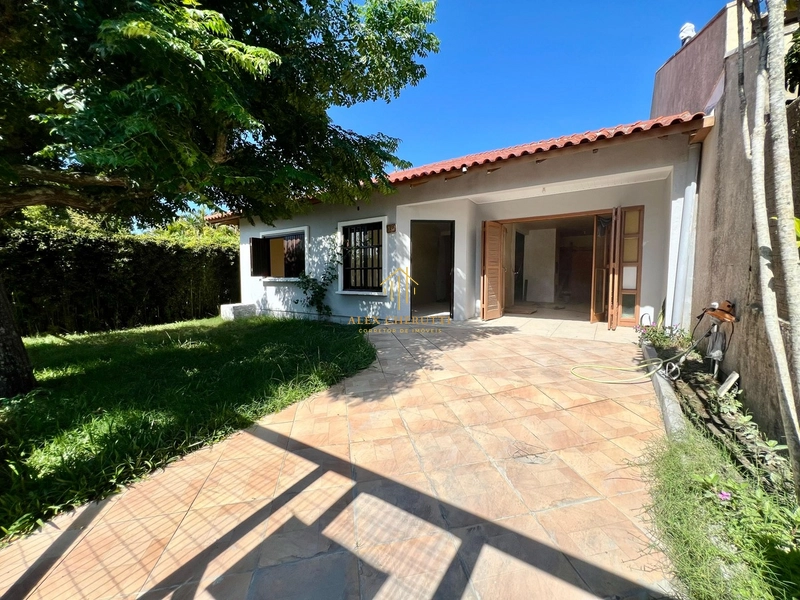 Casa na Praia de Atlântida Sul, 3 dormitórios: 1ª foto da galeria de imagens do imóvel