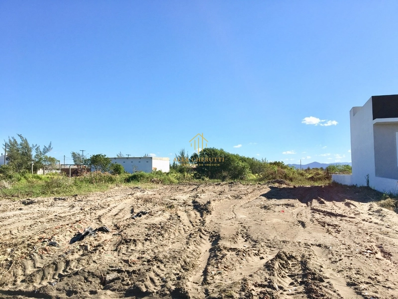 Terreno na praia dos Coqueiros: 1ª foto da galeria de imagens do imóvel