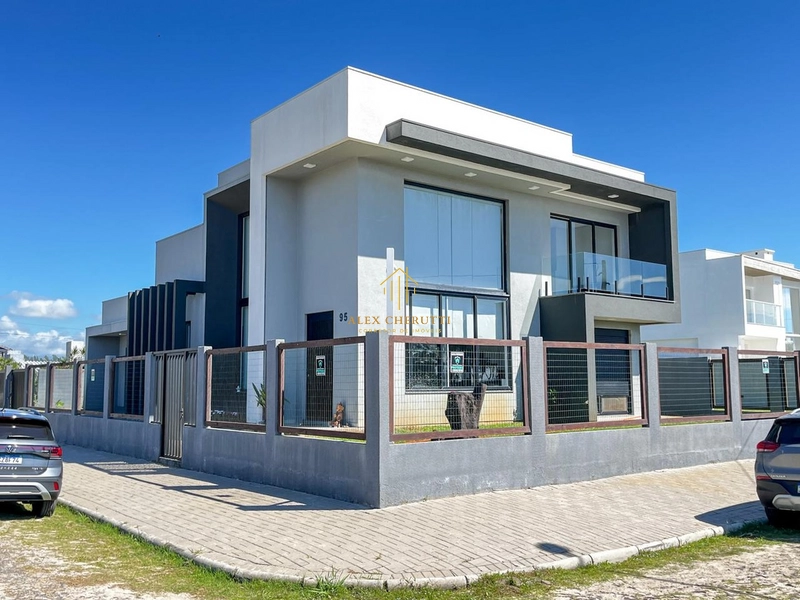 Bela casa na praia do Arpoador: 2ª foto da galeria de imagens do imóvel