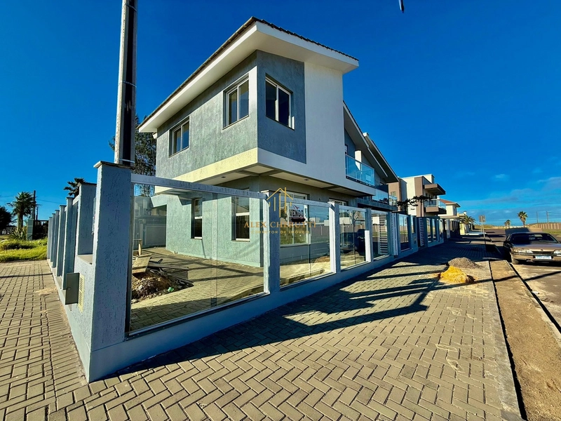 Linda casa em Atlântida Sul: 1ª foto da galeria de imagens do imóvel