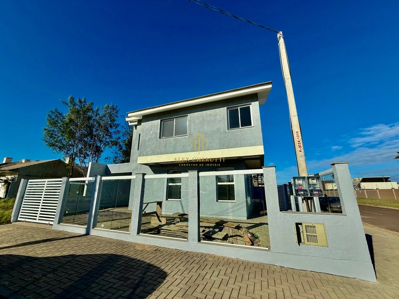 Linda casa em Atlântida Sul: 2ª foto da galeria de imagens do imóvel