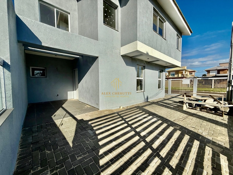 Linda casa em Atlântida Sul: 4ª foto da galeria de imagens do imóvel