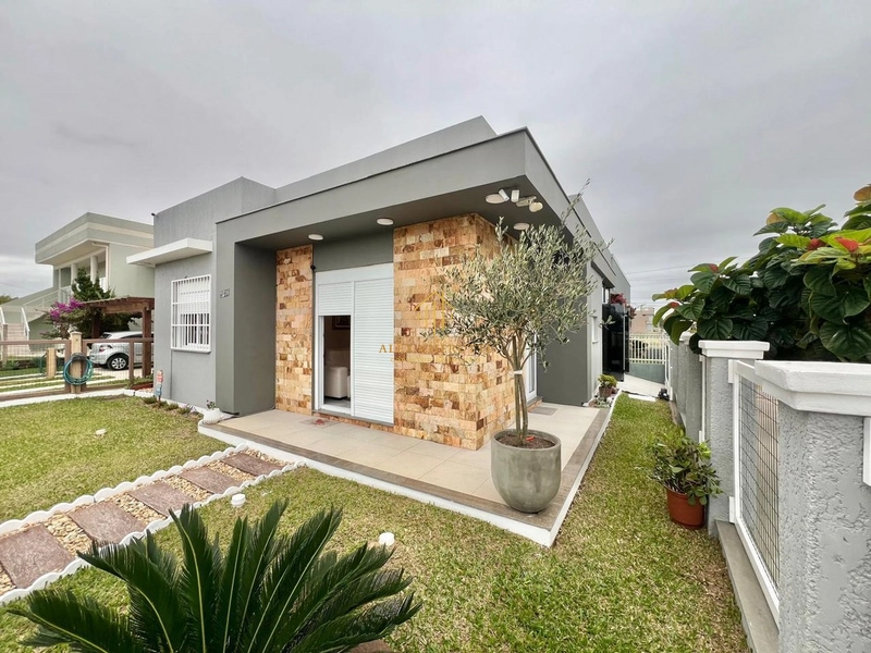 Casa para veraneio ou moradia em Atlântida Sul: 1ª foto da galeria de imagens do imóvel