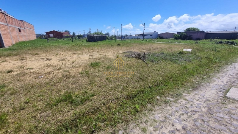 Terreno na praia de Atlântida Sul: 1ª foto da galeria de imagens do imóvel