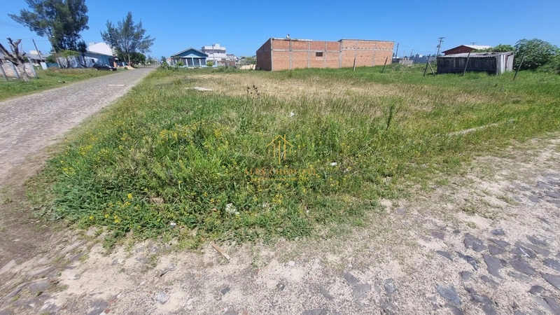 Terreno na praia de Atlântida Sul: 2ª foto da galeria de imagens do imóvel