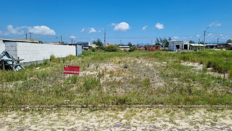 Terreno na praia de Atlântida Sul: 1ª foto da galeria de imagens do imóvel