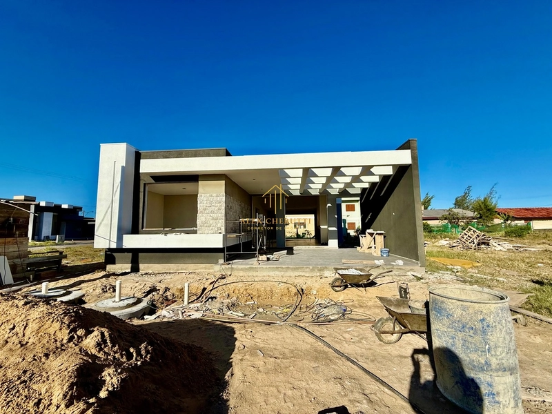Excelente casa sendo construída em Atlântida Sul: 3ª foto da galeria de imagens do imóvel