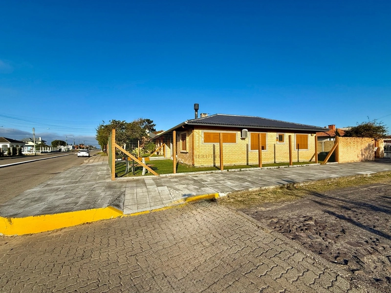Linda casa em ótima localização na praia de Rainha do Mar: 2ª foto da galeria de imagens do imóvel