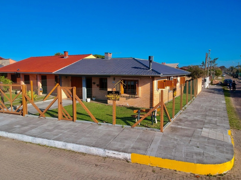 Linda casa em ótima localização na praia de Rainha do Mar: 1ª foto da galeria de imagens do imóvel